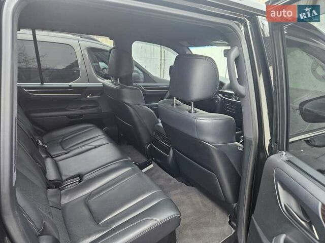 Черный Лексус ЛХ, объемом двигателя 4.46 л и пробегом 57 тыс. км за 82000 $, фото 9 на Automoto.ua