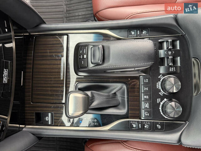Черный Лексус ЛХ, объемом двигателя 5.66 л и пробегом 55 тыс. км за 81900 $, фото 74 на Automoto.ua