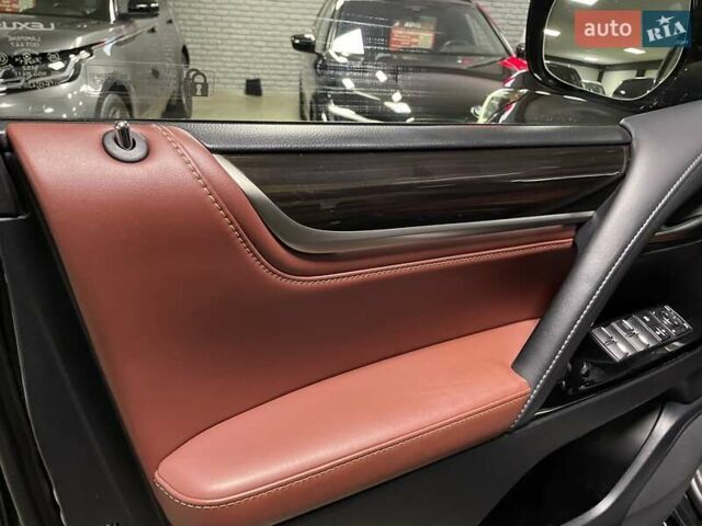 Чорний Лексус ЛХ, об'ємом двигуна 4.46 л та пробігом 85 тис. км за 82700 $, фото 23 на Automoto.ua