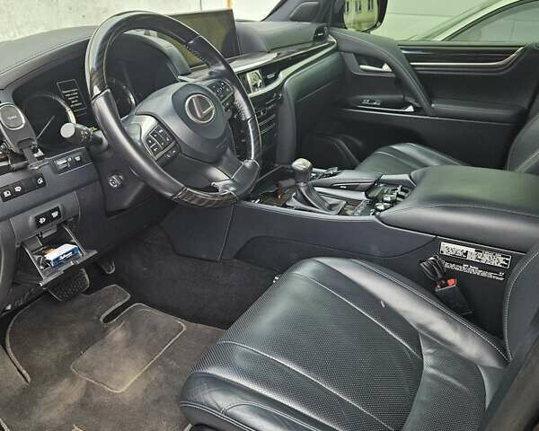 Черный Лексус ЛХ, объемом двигателя 4.46 л и пробегом 57 тыс. км за 82000 $, фото 5 на Automoto.ua