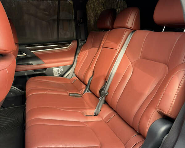 Чорний Лексус ЛХ, об'ємом двигуна 4.46 л та пробігом 74 тис. км за 84300 $, фото 30 на Automoto.ua