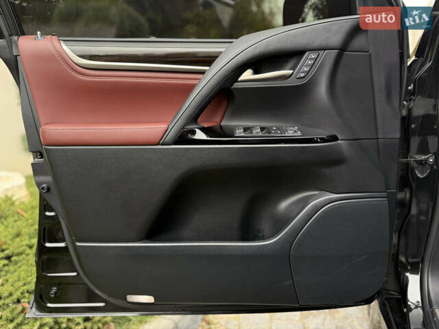 Черный Лексус ЛХ, объемом двигателя 4.46 л и пробегом 208 тыс. км за 70000 $, фото 27 на Automoto.ua