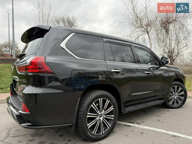 Черный Лексус ЛХ, объемом двигателя 5.66 л и пробегом 55 тыс. км за 81900 $, фото 38 на Automoto.ua
