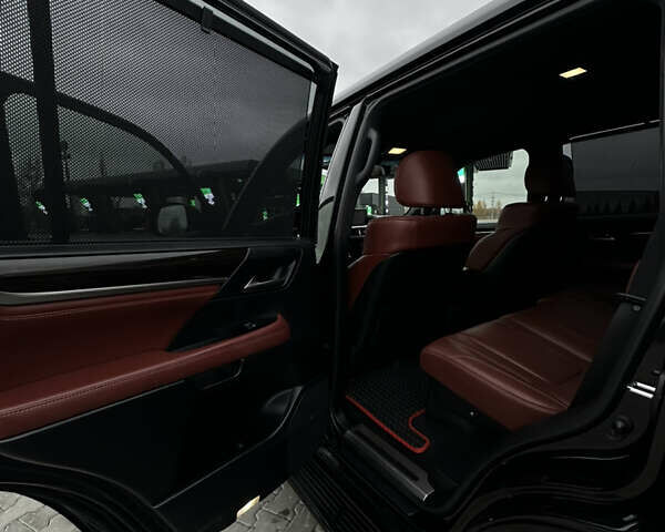 Черный Лексус ЛХ, объемом двигателя 4.46 л и пробегом 160 тыс. км за 71000 $, фото 35 на Automoto.ua