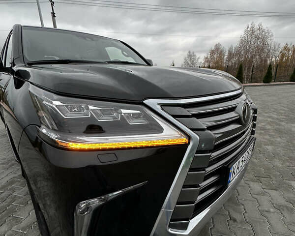 Черный Лексус ЛХ, объемом двигателя 4.46 л и пробегом 160 тыс. км за 71000 $, фото 7 на Automoto.ua