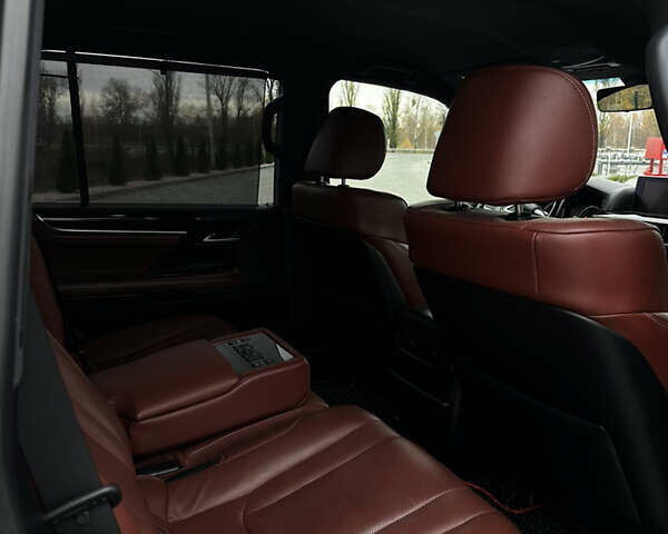 Черный Лексус ЛХ, объемом двигателя 4.46 л и пробегом 160 тыс. км за 71000 $, фото 30 на Automoto.ua