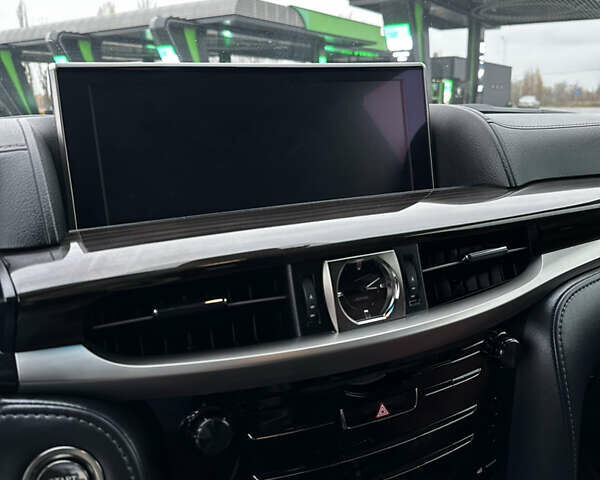 Черный Лексус ЛХ, объемом двигателя 4.46 л и пробегом 160 тыс. км за 71000 $, фото 21 на Automoto.ua