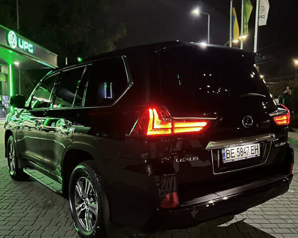 Черный Лексус ЛХ, объемом двигателя 4.46 л и пробегом 150 тыс. км за 73000 $, фото 4 на Automoto.ua