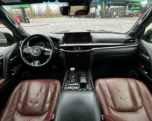 Черный Лексус ЛХ, объемом двигателя 4.46 л и пробегом 160 тыс. км за 71000 $, фото 19 на Automoto.ua