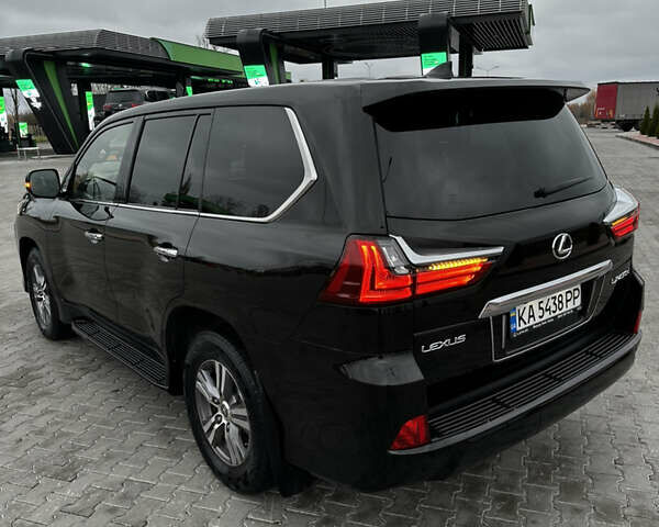 Черный Лексус ЛХ, объемом двигателя 4.46 л и пробегом 160 тыс. км за 71000 $, фото 2 на Automoto.ua