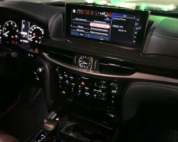 Черный Лексус ЛХ, объемом двигателя 4.46 л и пробегом 150 тыс. км за 73000 $, фото 8 на Automoto.ua