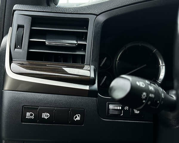 Черный Лексус ЛХ, объемом двигателя 4.46 л и пробегом 160 тыс. км за 71000 $, фото 23 на Automoto.ua