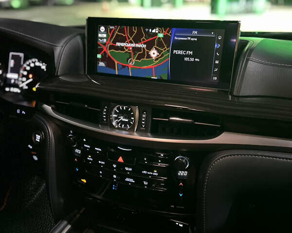 Черный Лексус ЛХ, объемом двигателя 4.46 л и пробегом 150 тыс. км за 73000 $, фото 10 на Automoto.ua