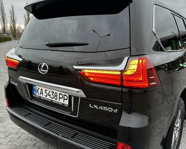 Черный Лексус ЛХ, объемом двигателя 4.46 л и пробегом 160 тыс. км за 71000 $, фото 6 на Automoto.ua