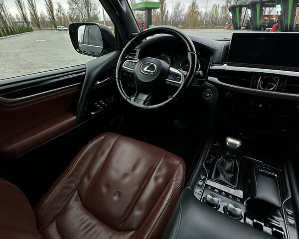 Черный Лексус ЛХ, объемом двигателя 4.46 л и пробегом 160 тыс. км за 71000 $, фото 26 на Automoto.ua