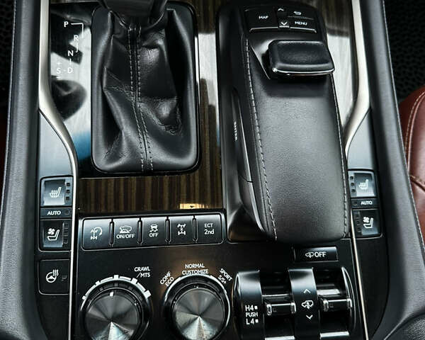 Черный Лексус ЛХ, объемом двигателя 4.46 л и пробегом 160 тыс. км за 71000 $, фото 32 на Automoto.ua