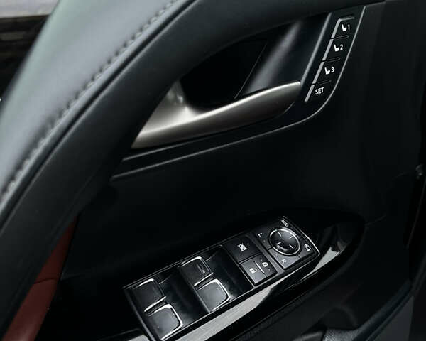 Черный Лексус ЛХ, объемом двигателя 4.46 л и пробегом 160 тыс. км за 71000 $, фото 33 на Automoto.ua