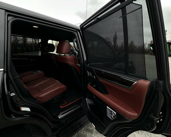 Черный Лексус ЛХ, объемом двигателя 4.46 л и пробегом 160 тыс. км за 71000 $, фото 36 на Automoto.ua