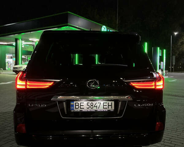 Черный Лексус ЛХ, объемом двигателя 4.46 л и пробегом 150 тыс. км за 73000 $, фото 5 на Automoto.ua