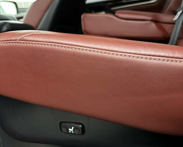 Черный Лексус ЛХ, объемом двигателя 4.46 л и пробегом 160 тыс. км за 71000 $, фото 29 на Automoto.ua