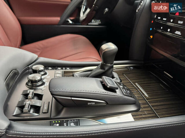 Черный Лексус ЛХ, объемом двигателя 4.46 л и пробегом 13 тыс. км за 107000 $, фото 33 на Automoto.ua