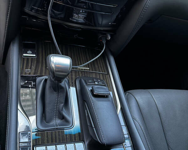 Лексус ЛХ 2021 в Киеве на Automoto.ua Черный Лексус ЛХ, объемом двигателя 4.46 л и пробегом 204 тыс. км за 79000 $, фото 7 на Automoto.ua