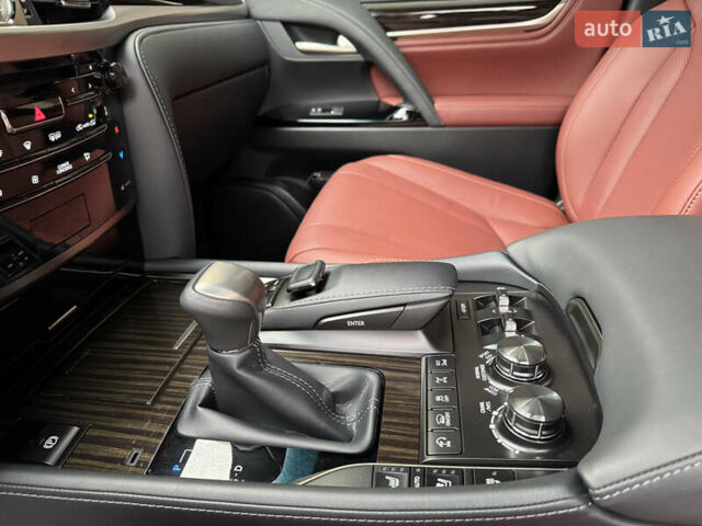 Черный Лексус ЛХ, объемом двигателя 4.46 л и пробегом 13 тыс. км за 107000 $, фото 32 на Automoto.ua