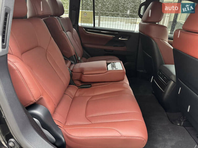 Черный Лексус ЛХ, объемом двигателя 4.46 л и пробегом 13 тыс. км за 107000 $, фото 23 на Automoto.ua