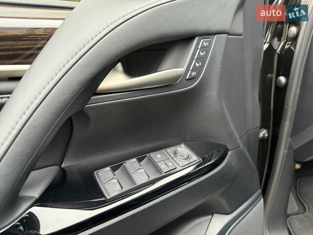 Черный Лексус ЛХ, объемом двигателя 4.46 л и пробегом 95 тыс. км за 86600 $, фото 55 на Automoto.ua