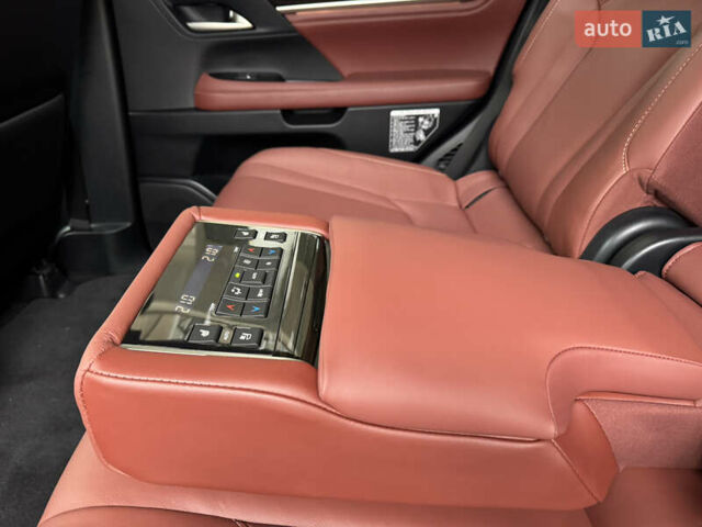 Черный Лексус ЛХ, объемом двигателя 4.46 л и пробегом 13 тыс. км за 107000 $, фото 24 на Automoto.ua