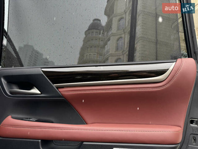 Черный Лексус ЛХ, объемом двигателя 4.46 л и пробегом 13 тыс. км за 107000 $, фото 30 на Automoto.ua