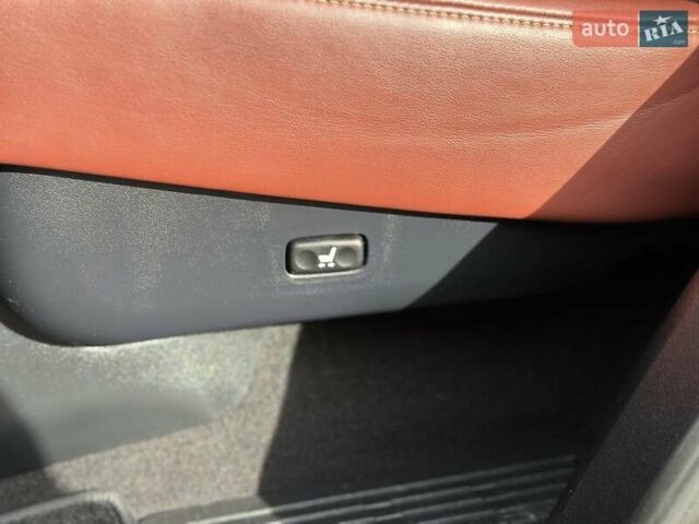 Черный Лексус ЛХ, объемом двигателя 4.46 л и пробегом 137 тыс. км за 88000 $, фото 37 на Automoto.ua