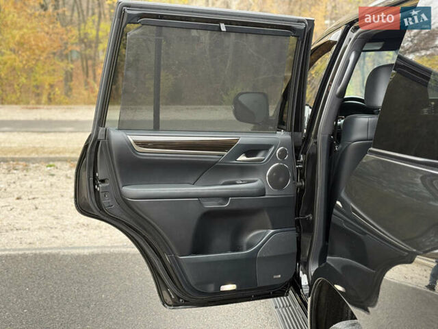 Черный Лексус ЛХ, объемом двигателя 4.46 л и пробегом 95 тыс. км за 86600 $, фото 42 на Automoto.ua