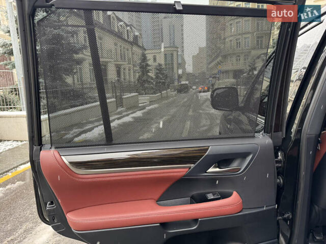 Черный Лексус ЛХ, объемом двигателя 4.46 л и пробегом 13 тыс. км за 107000 $, фото 27 на Automoto.ua