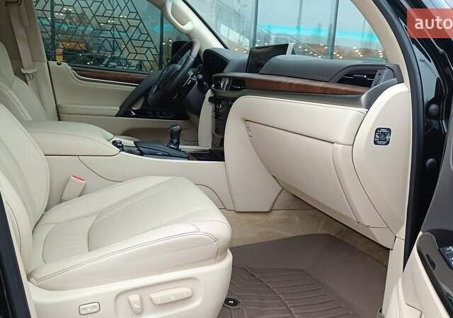 Черный Лексус ЛХ, объемом двигателя 4.46 л и пробегом 126 тыс. км за 85171 $, фото 5 на Automoto.ua