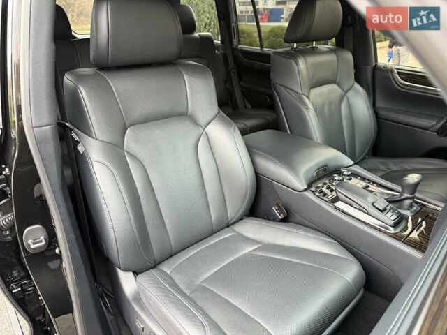 Черный Лексус ЛХ, объемом двигателя 4.46 л и пробегом 95 тыс. км за 86600 $, фото 30 на Automoto.ua