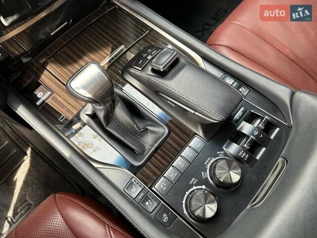 Черный Лексус ЛХ, объемом двигателя 4.46 л и пробегом 137 тыс. км за 88000 $, фото 32 на Automoto.ua