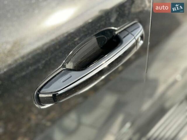 Черный Лексус ЛХ, объемом двигателя 4.46 л и пробегом 137 тыс. км за 88000 $, фото 6 на Automoto.ua