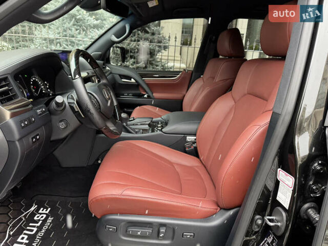 Черный Лексус ЛХ, объемом двигателя 4.46 л и пробегом 13 тыс. км за 107000 $, фото 19 на Automoto.ua
