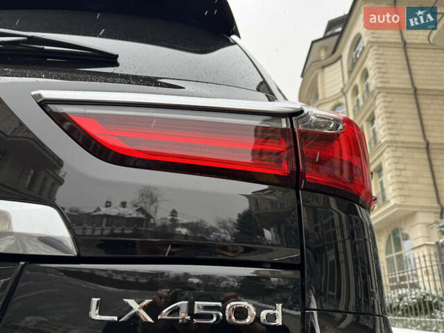 Черный Лексус ЛХ, объемом двигателя 4.46 л и пробегом 13 тыс. км за 107000 $, фото 18 на Automoto.ua