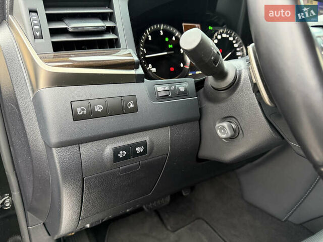 Черный Лексус ЛХ, объемом двигателя 4.46 л и пробегом 95 тыс. км за 86600 $, фото 52 на Automoto.ua