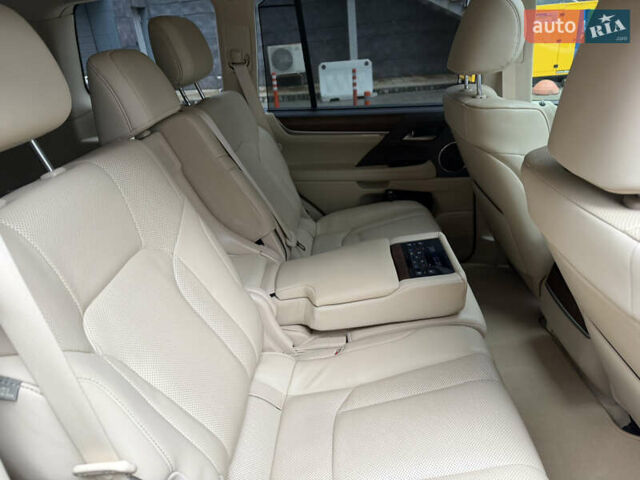 Черный Лексус ЛХ, объемом двигателя 5.66 л и пробегом 85 тыс. км за 79900 $, фото 36 на Automoto.ua