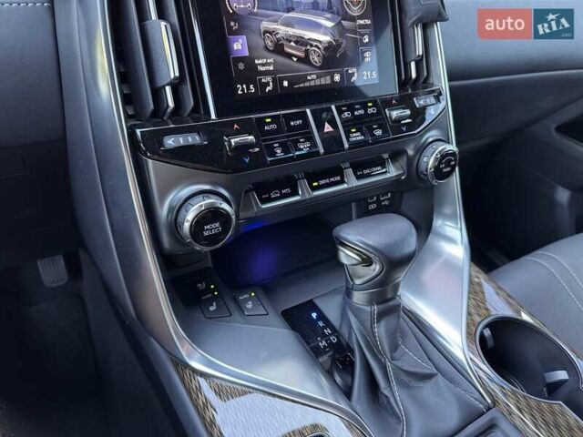 Черный Лексус ЛХ, объемом двигателя 3.45 л и пробегом 35 тыс. км за 132900 $, фото 21 на Automoto.ua