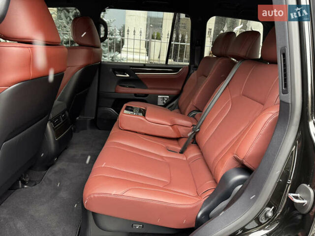 Черный Лексус ЛХ, объемом двигателя 4.46 л и пробегом 13 тыс. км за 107000 $, фото 21 на Automoto.ua