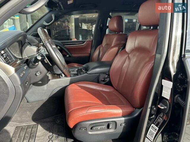 Черный Лексус ЛХ, объемом двигателя 4.46 л и пробегом 137 тыс. км за 88000 $, фото 19 на Automoto.ua