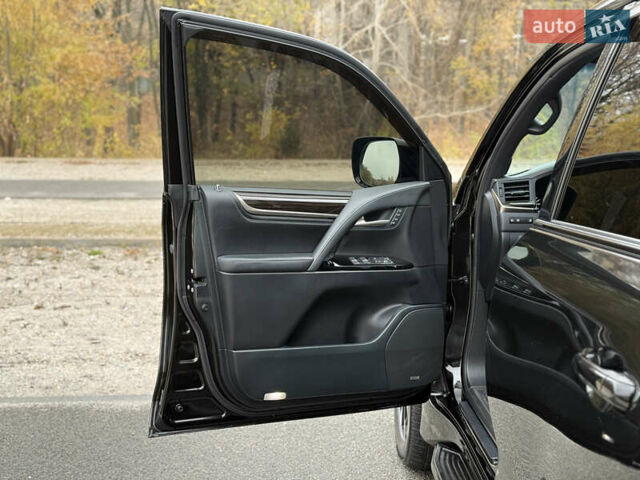Черный Лексус ЛХ, объемом двигателя 4.46 л и пробегом 95 тыс. км за 86600 $, фото 56 на Automoto.ua
