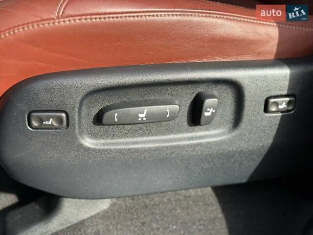 Черный Лексус ЛХ, объемом двигателя 4.46 л и пробегом 137 тыс. км за 88000 $, фото 20 на Automoto.ua