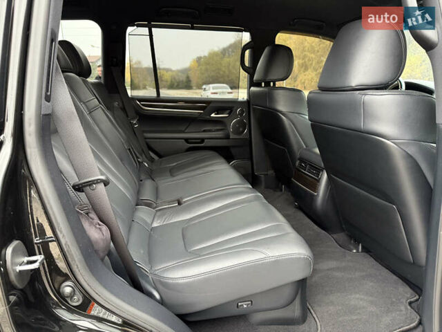 Черный Лексус ЛХ, объемом двигателя 4.46 л и пробегом 95 тыс. км за 86600 $, фото 31 на Automoto.ua