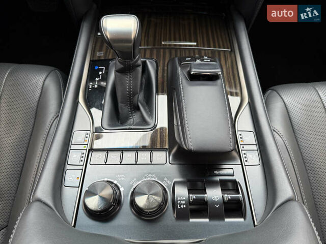 Черный Лексус ЛХ, объемом двигателя 4.46 л и пробегом 95 тыс. км за 86600 $, фото 36 на Automoto.ua