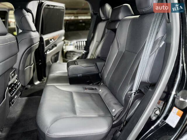 Черный Лексус ЛХ, объемом двигателя 3.35 л и пробегом 63 тыс. км за 119900 $, фото 33 на Automoto.ua